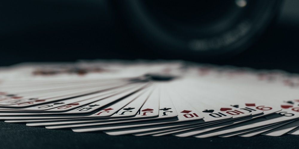 basic poker2 กลยุทธ์ โป๊กเกอร์ ขั้นพื้นฐานบน Live Casino House